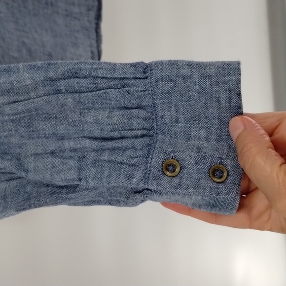 Sundance blue chambray pullover blouse size large textured front linen/cotton - Picture 3 of 7
